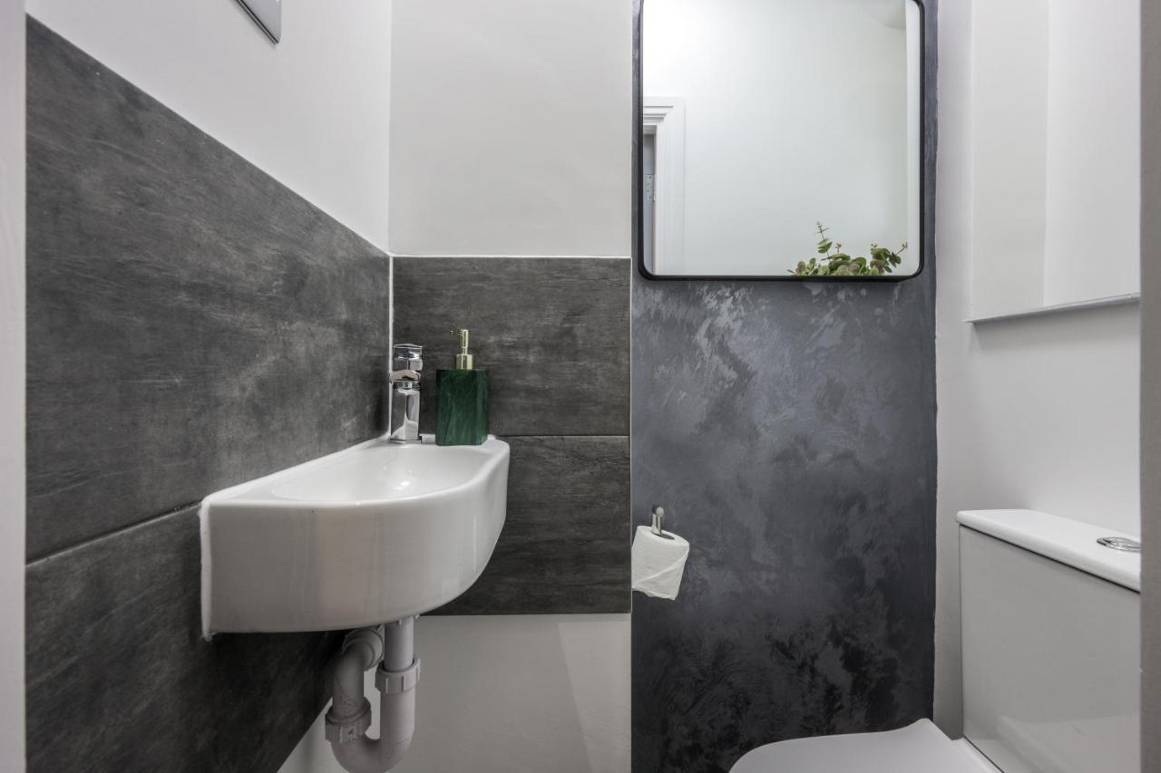 Cosy 4-Bedroom Apartment Next To Borough Лондон Екстер'єр фото